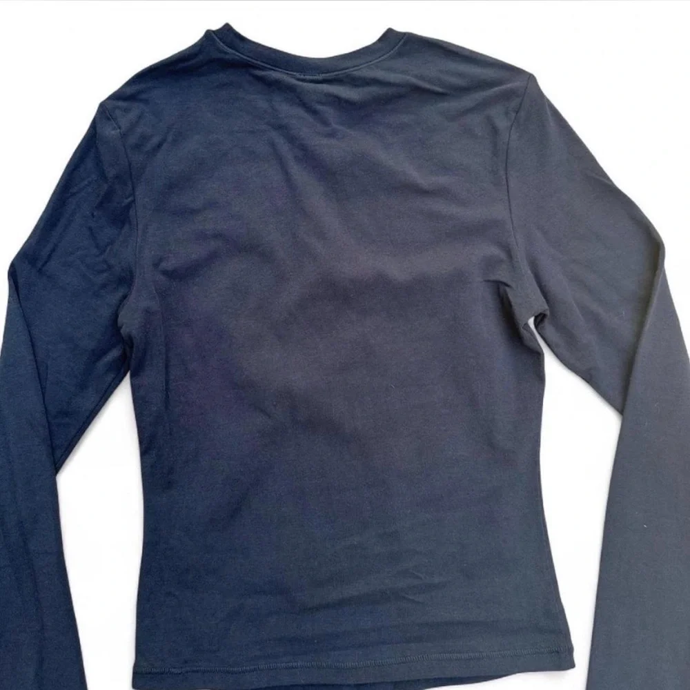 SKIMS *NWT COTTON JERSEY LONG SLEEVE T-SHIRT | COLOR: SOOT - Picture 7 of 9